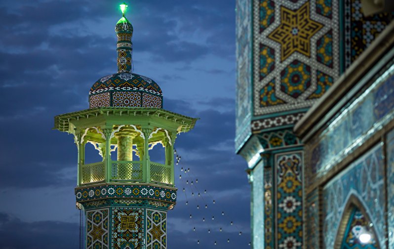 نمایی از گلدسته حرم مطهر امام حسین (ع)