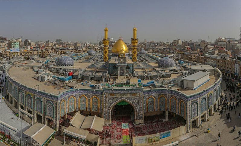 نمایی از گنبد و گلدسته حرم مطهر حضرت اباالفضل علیه السلام در کربلای معلی